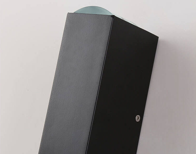 Hako Outdoor Wall Light